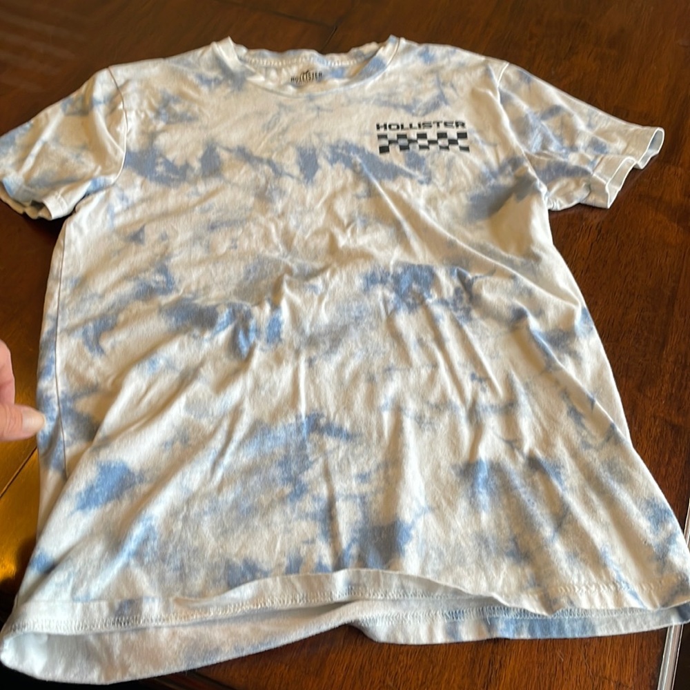 Hollister tee